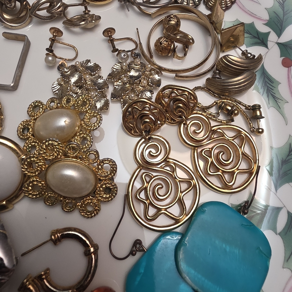 Vintage Earrings Gold And Silver Toned Earring Lot Bundle - Picture 8 of 15